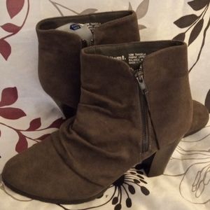 Beautiful gray suede ankle height boots